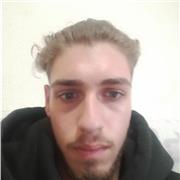 Me defino como un joven que sabe defenderse y quiero enseñar a los más jóvenes a defenderse y se lo pasen genial.